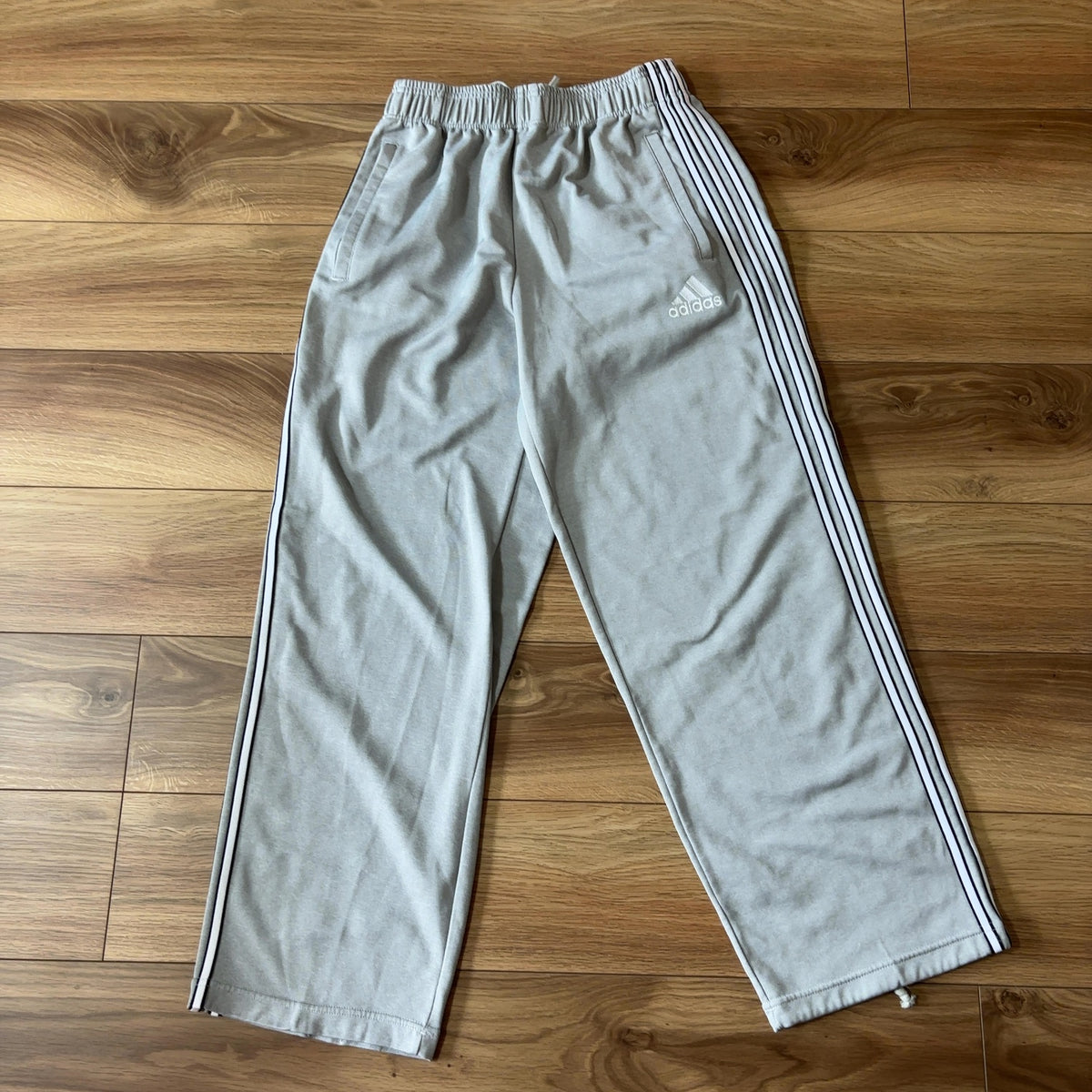 adidas トラックパンツ ジャージ グレー M スリーストライプ