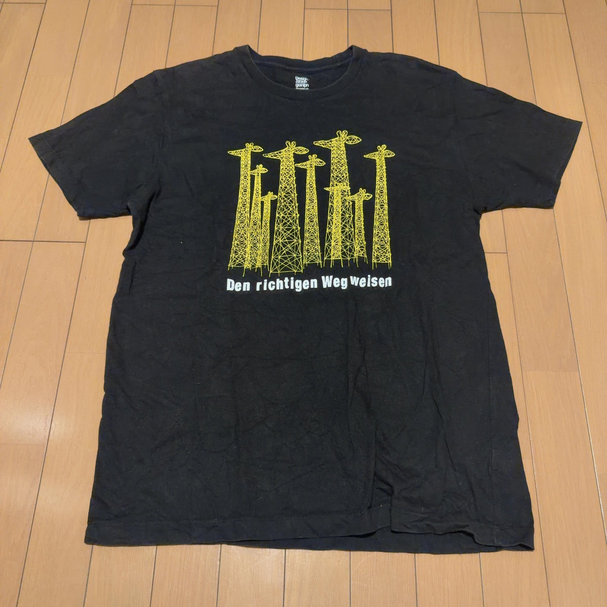 グラニフ Tシャツ 黒 黄色 L キリン グラフィック プリント ドイツ語