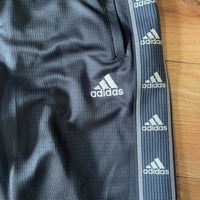 adidas アディダス トラックパンツ 黒 150 キッズ サイドライン